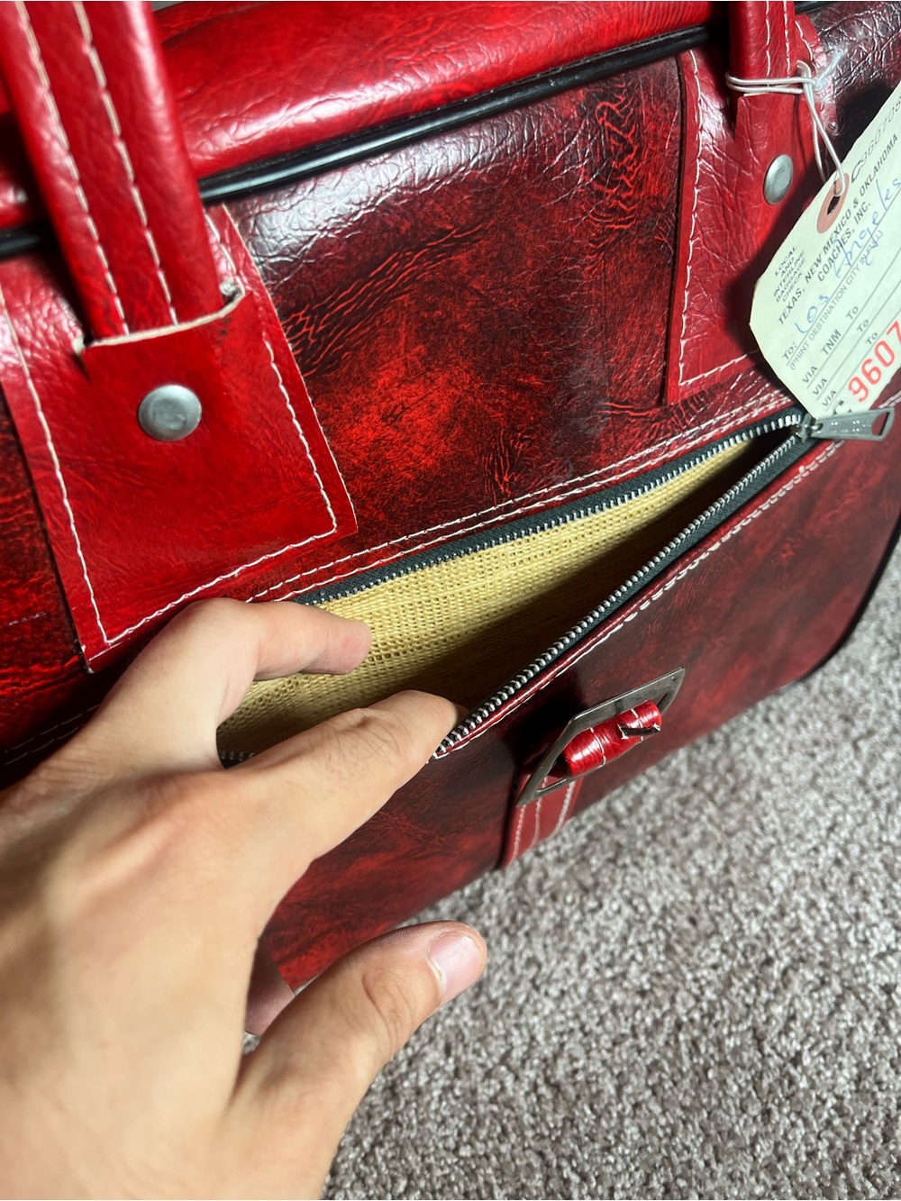 VTG 70’s Marbled Red Vinyl / Faux Leather Carry-On Travel Bag - Picture 7 of 7